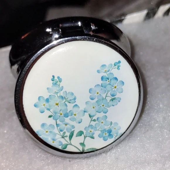 Round Mini Floral Pill Box Case - Picture 4 of 15